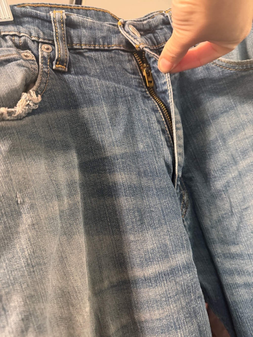 Levi's Men's Light Blue Straight Denim Jeans - Picture 3 of 8
